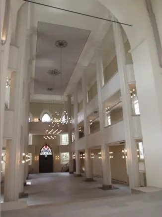 Innen Schiff seitlich