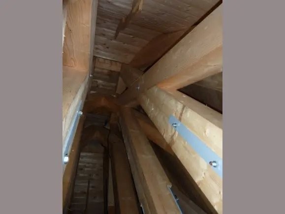 Holzkonstruktion im Turm